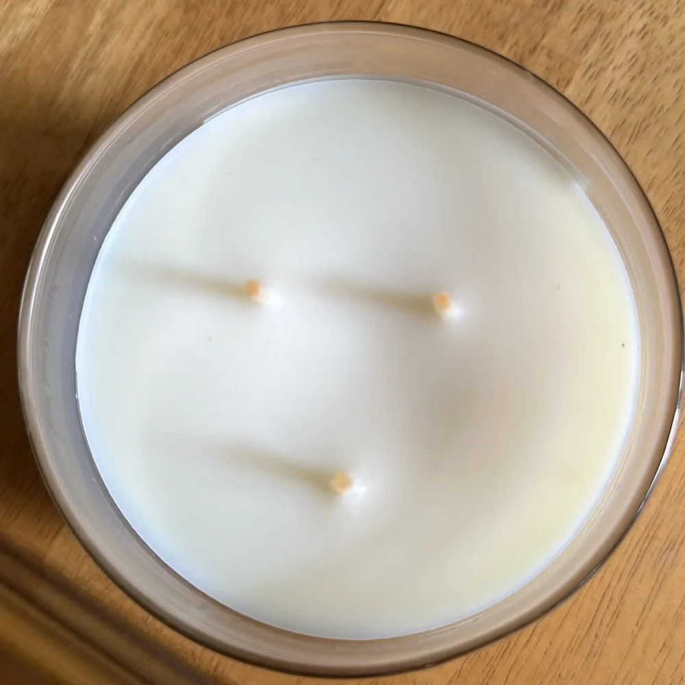 Bath & Bodyworks Pumpkin Milkshake 3 wick candle - Picture 3 of 4